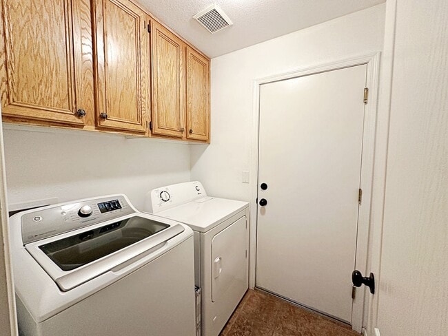 Building Photo - SINGLE STORY 3 BEDROOM IN NORTHWEST CENTEN...