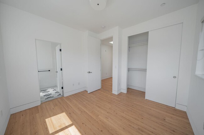 Building Photo - 848 32nd St