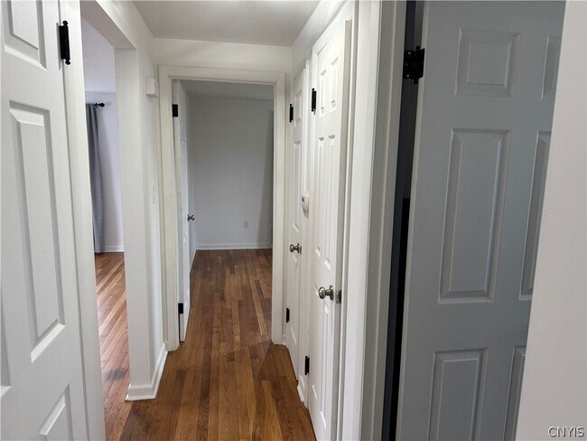 Building Photo - 103 Rockland Dr