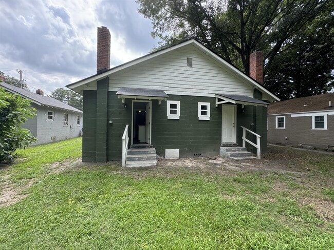 Building Photo - 409 Hadley St SE