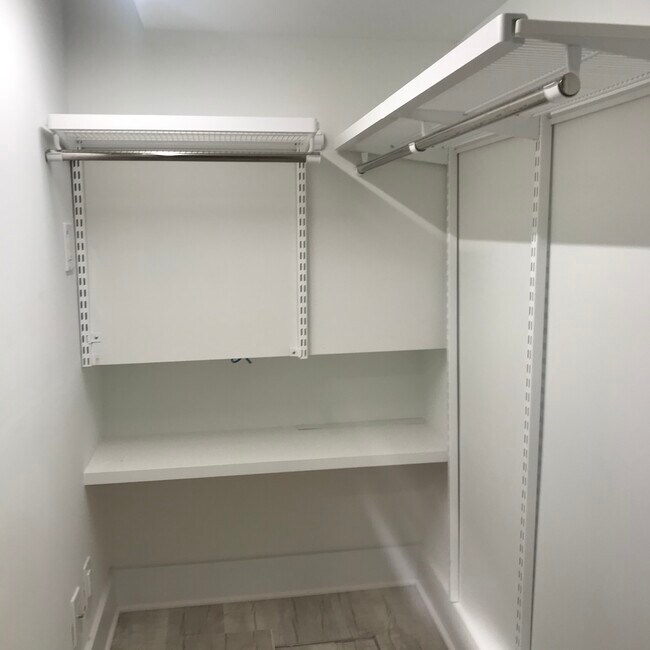 Building Photo - 437 Kenyon St NW