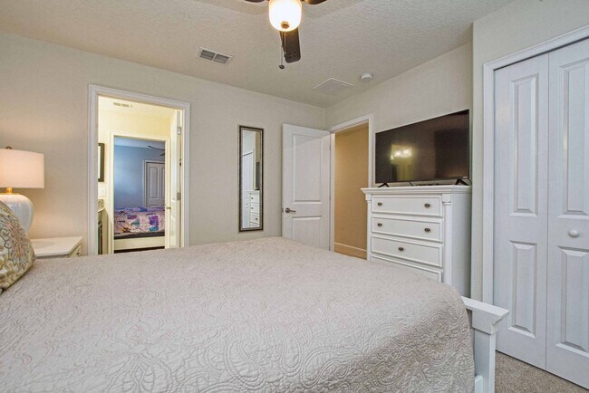 Building Photo - 9160 Scramble Dr