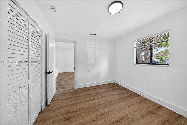 Building Photo - 2633 NE 13th Ave