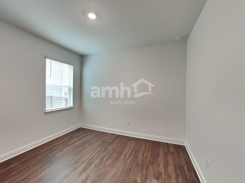 Building Photo - 14633 Cedar Ml Dr