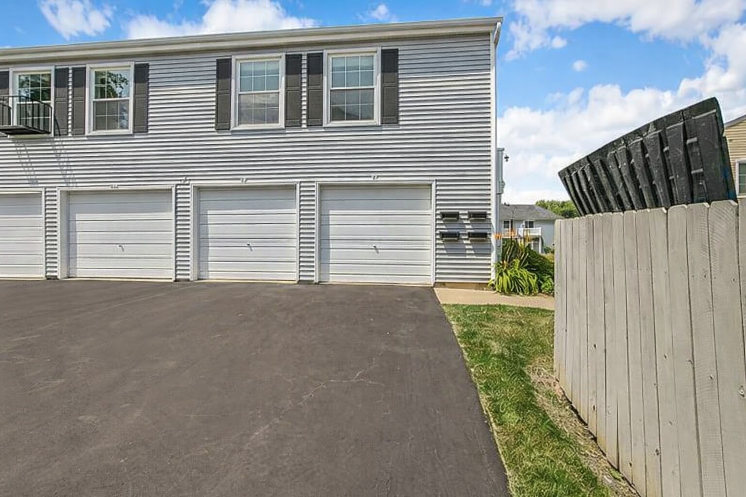 Garage - 1277 Pearl Ave