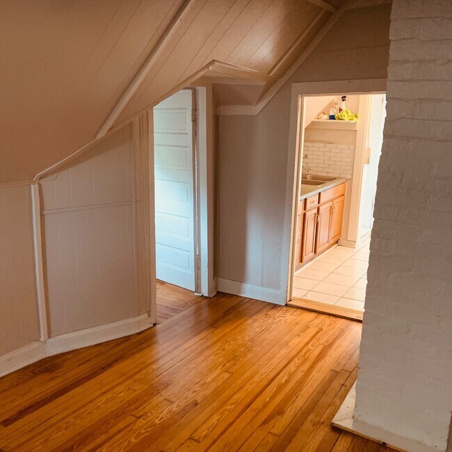 Building Photo - 2900 Enoch Ave