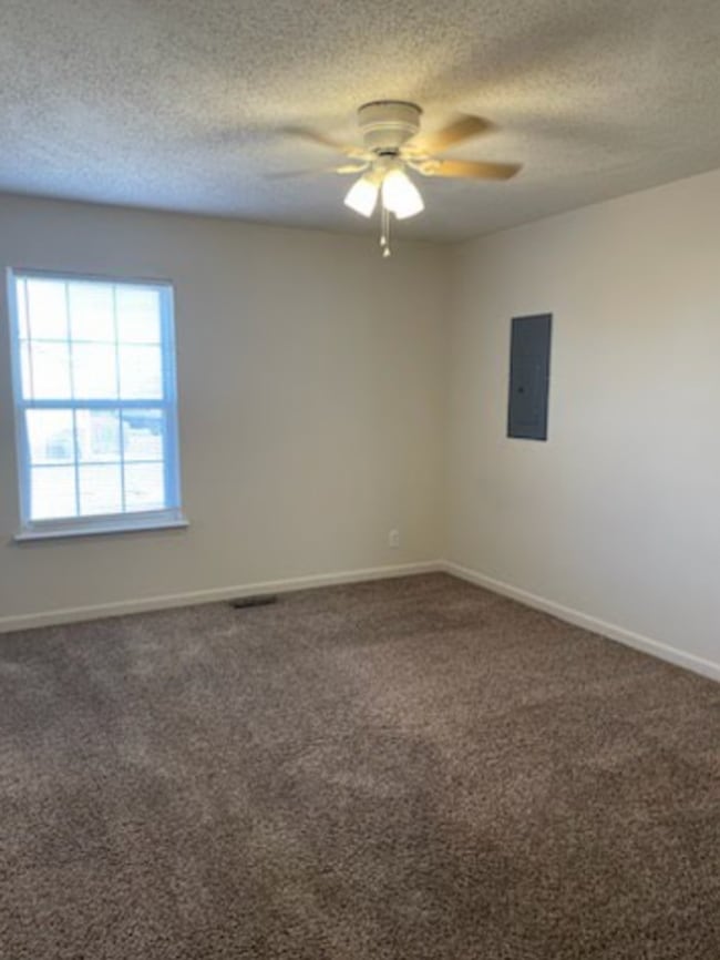 Building Photo - 1049 Mile High Dr