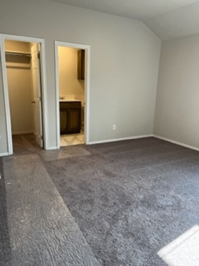 Building Photo - 1st Month Free!