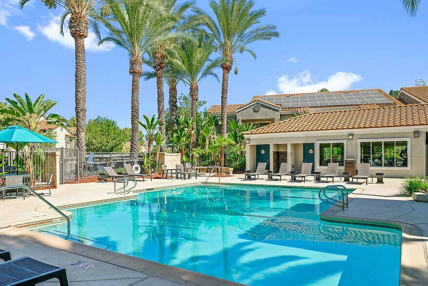 Building Photo - Emerald Pointe