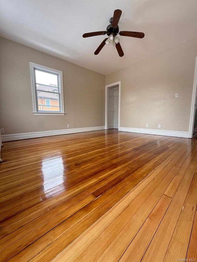 Building Photo - 7 Flower St