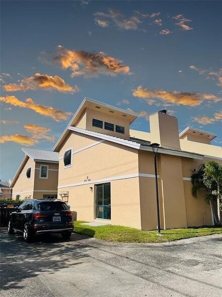 Building Photo - 3947 Coral Springs Dr