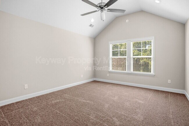 Building Photo - 3133 Venetian Dr