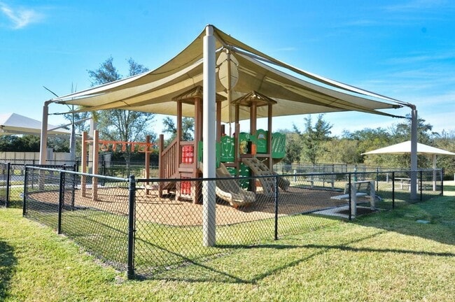 Building Photo - 3524 Carriage Pointe Cir