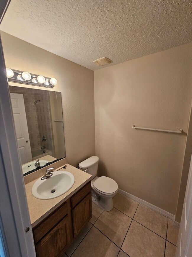 Building Photo - Albatross Dr-539