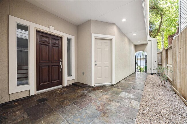 Building Photo - 4013 Blossom St