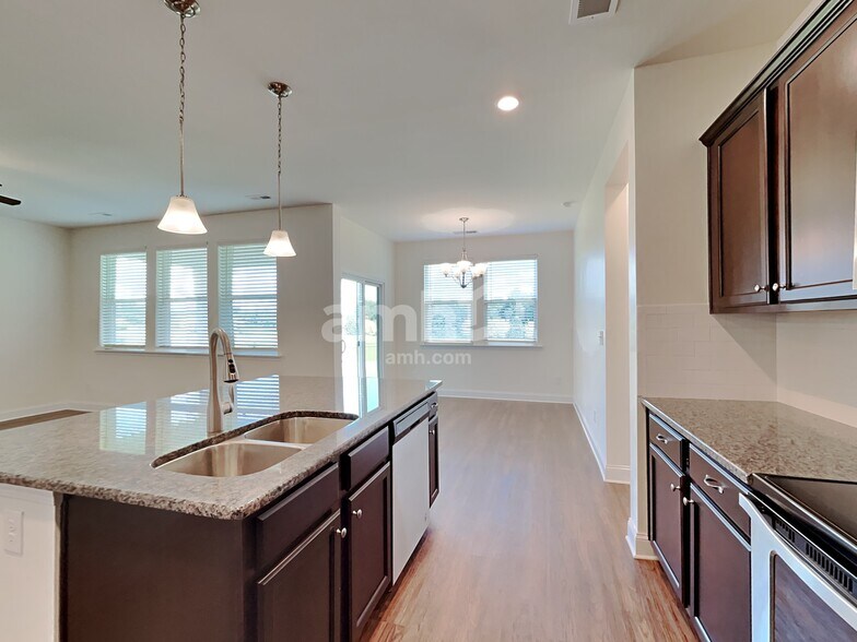 Building Photo - 113 Samara Ln