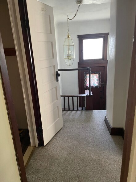 Building Photo - 402 Luster Ave