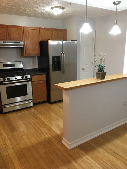 Kitchen with stainless steel appliances. - 10 IRONSTONE CT #K