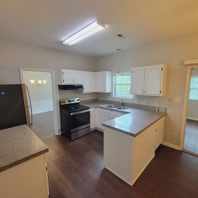 Building Photo - Steel Creek Area! Traditional 4BR/2.5BR Ho...
