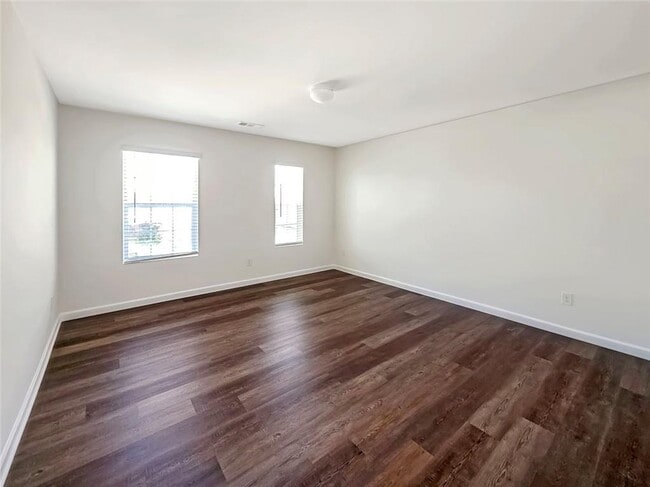 Building Photo - 6869 Lake Overlook Ln