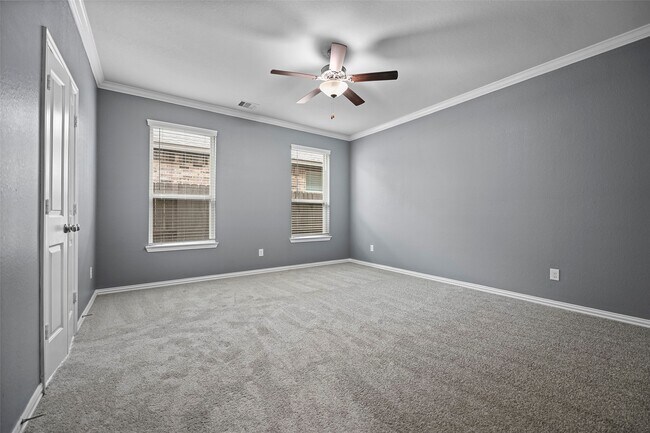 Building Photo - 2411 Lowndes Point