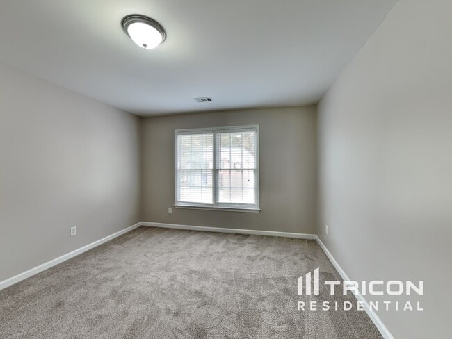 Building Photo - 716 Parkside Dr