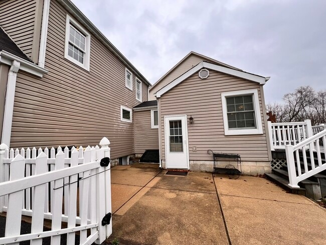 Building Photo - 1N261 Stacy Ct