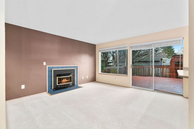 Building Photo - Beautiful 3 Bedroom Home in Bridle Trails