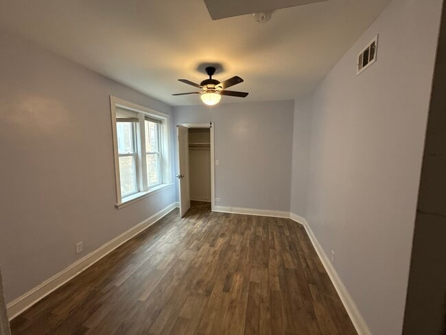 Building Photo - 6429 N Claremont Ave