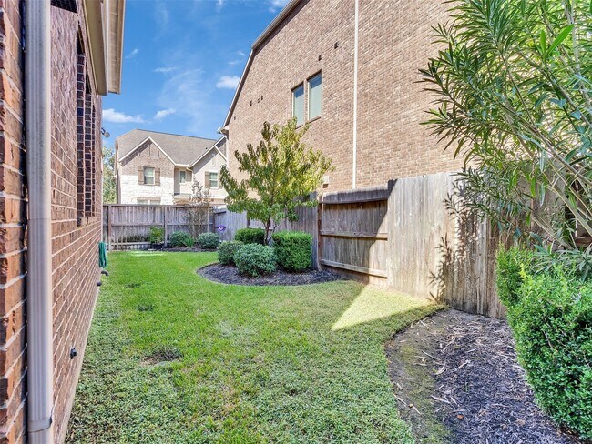 Building Photo - 18324 Parkview Point Dr