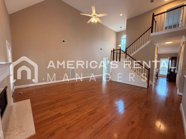 Building Photo - Spacious Five Bedroom Residence in Meadowbrook!