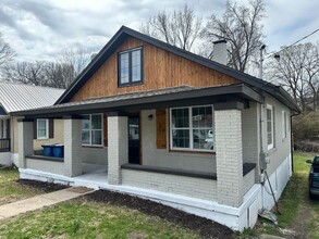 Building Photo - 1122 E Dunklin St