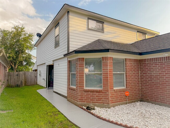 Building Photo - 18323 River Sage Dr