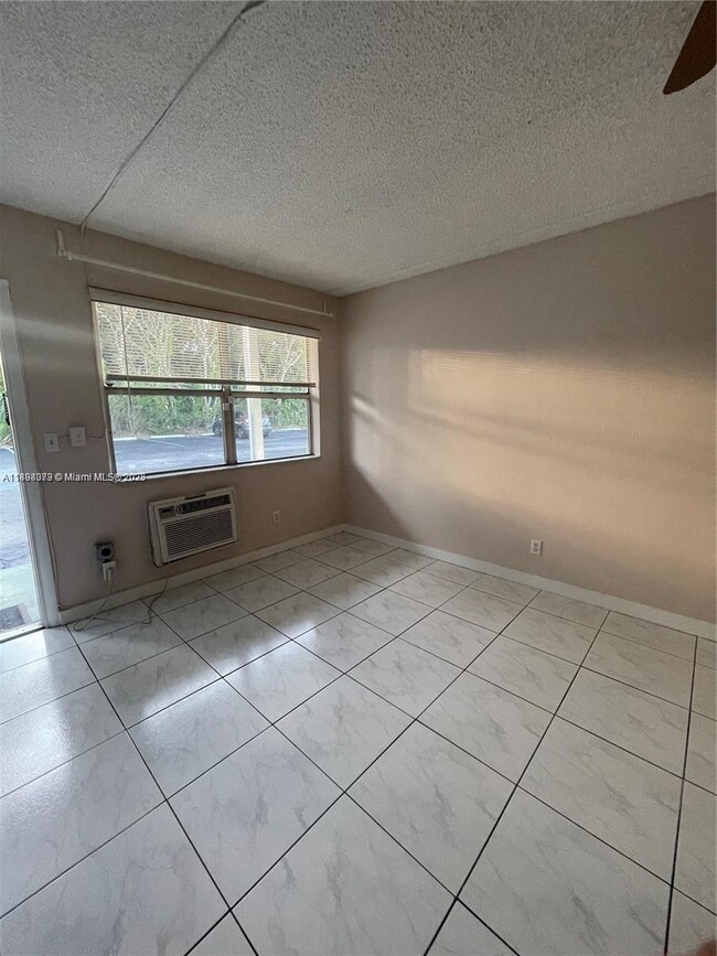 Building Photo - 3211 SW 44th St