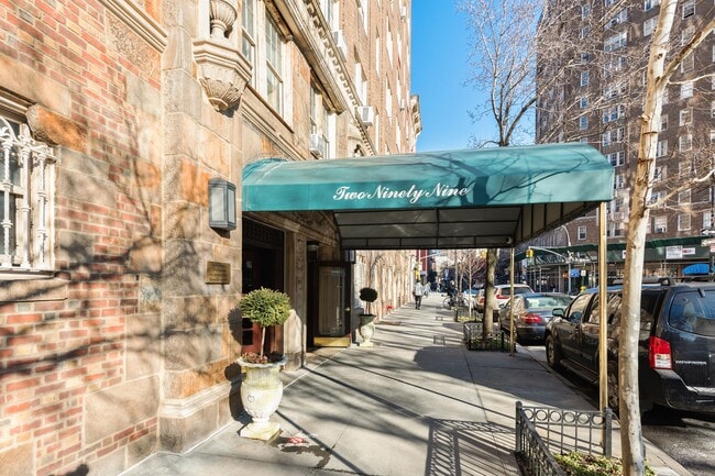 Building Photo - 299 W 12th St