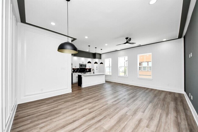 Building Photo - 9004 Orange Spg Dr