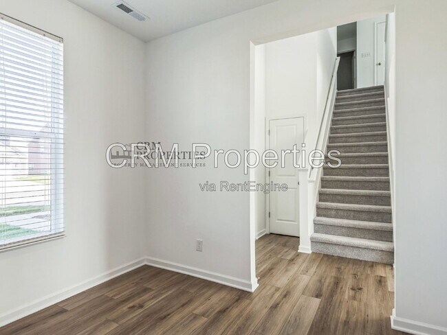 Building Photo - 3489 Briarwick Dr