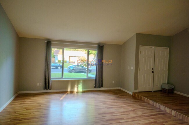 Building Photo - Spacious 4BR Single-Story Home w/ Garage i...