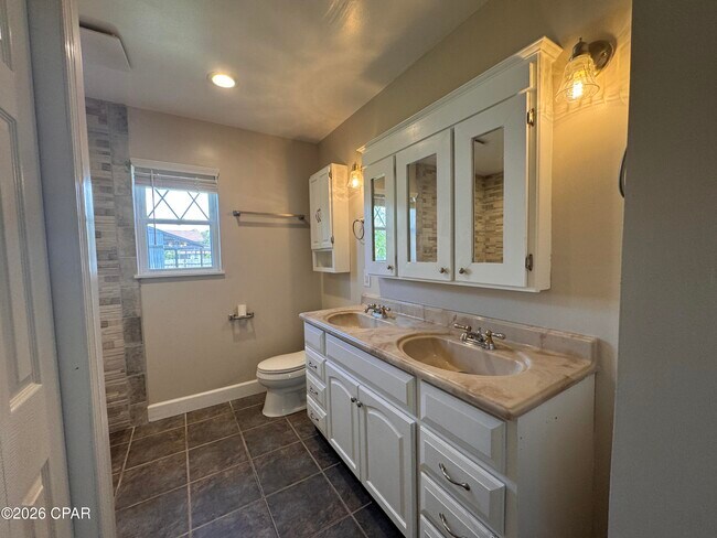 Building Photo - 607 Plantation Ct