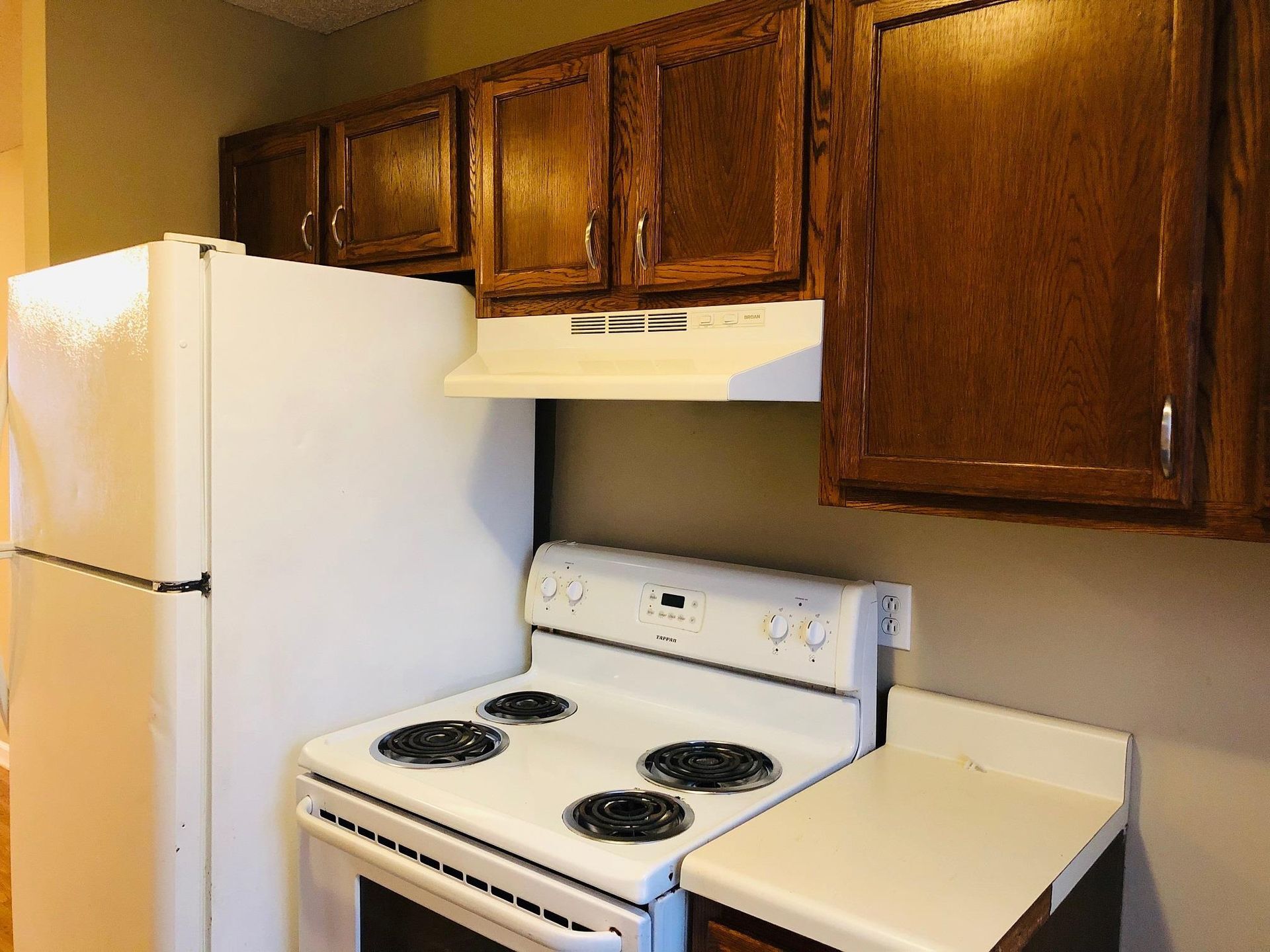 Building Photo - 185 Oak St