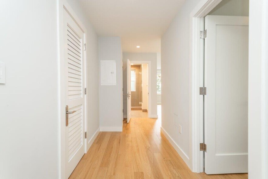 Building Photo - 123 Highland Ave