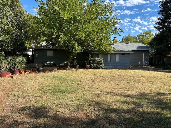 Building Photo - Your Next Chapter Starts Here - Convenient Redding Location!