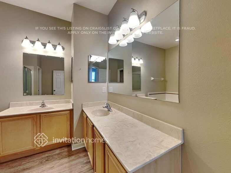Building Photo - 4864 Adair Oak Dr