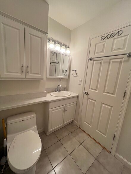 2nd floor full bath - 24 Parker Ave