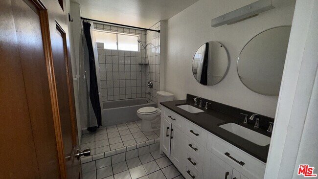 Building Photo - 845 N Juarez St