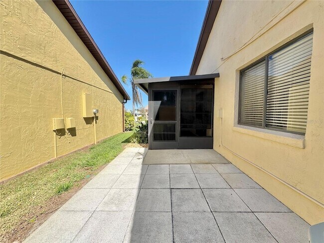 Building Photo - 4004 Cypress Landing S