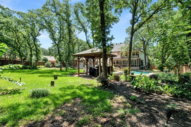 Building Photo - "Discover Your Dream Home: Spacious 4-Bedr...