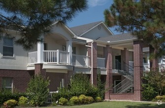 Building Photo - The Greens at Hurricane Creek