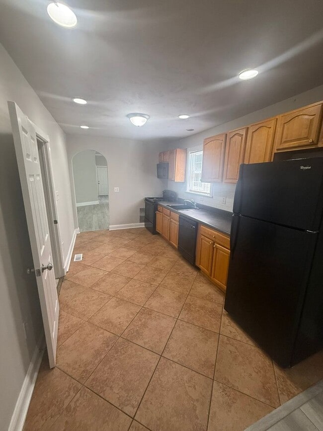 Building Photo - 4-bedroom, 2 full bathroom, 1 story house