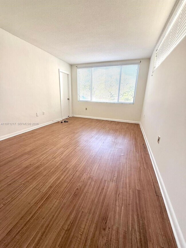 Building Photo - 1201 NE 191st St